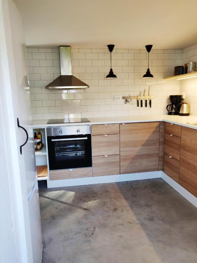 Lillstugan - Centralt Och Havsnaera I Lugnt Villomrade Falkenberg Exterior foto